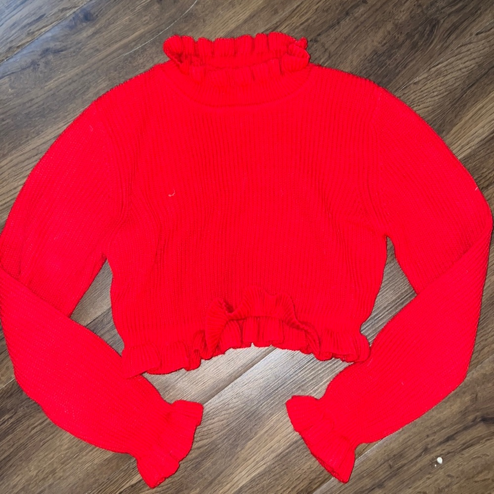 The tags are cut off so I’m not sure the size or brand